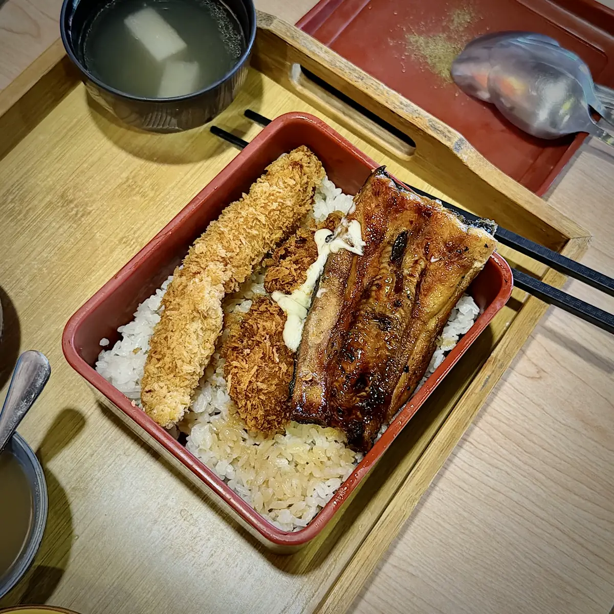 宝鰻 醬燒鰻魚草蝦牡蠣