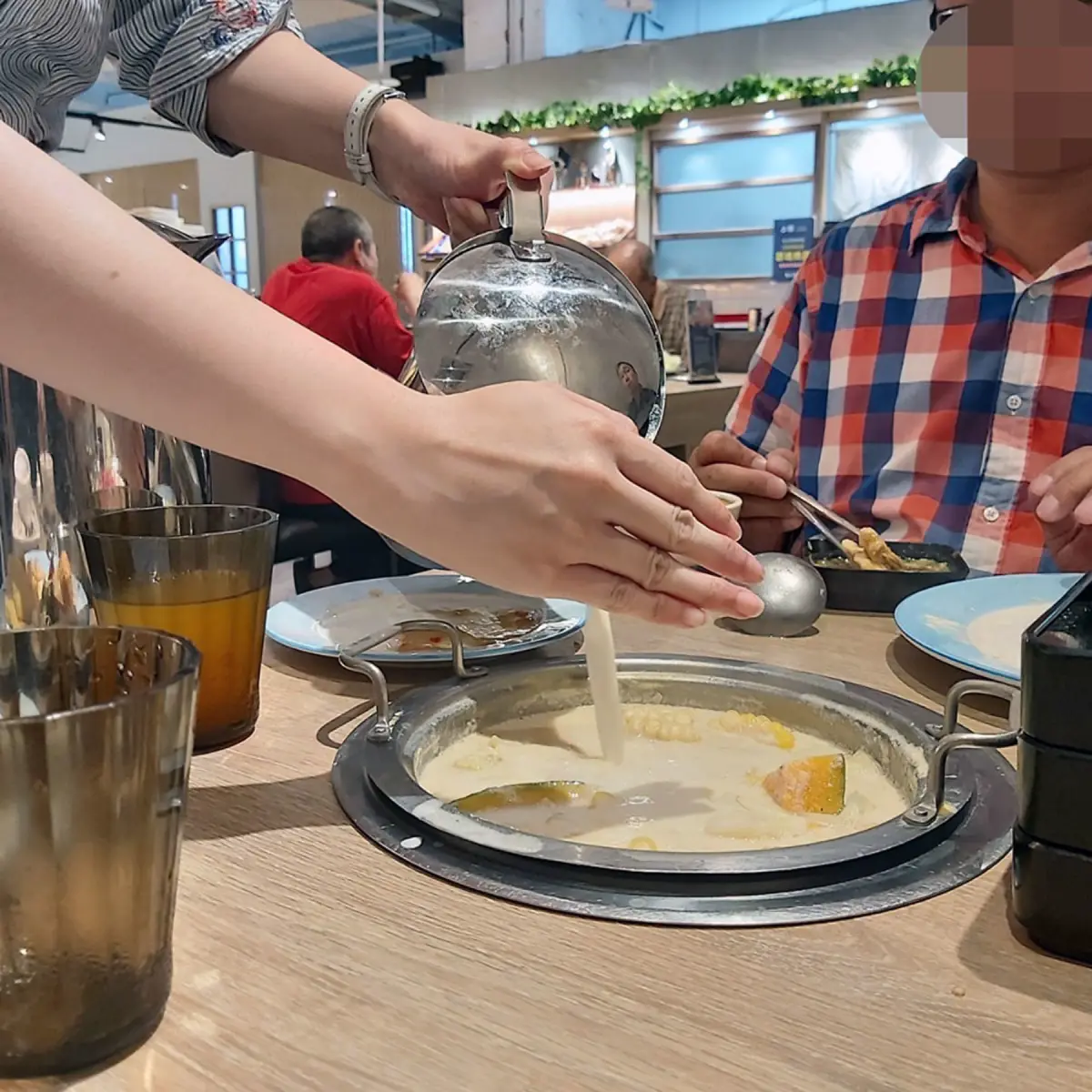 機能冰淇淋、飲料吧、熱炒小菜|鬥牛士二鍋