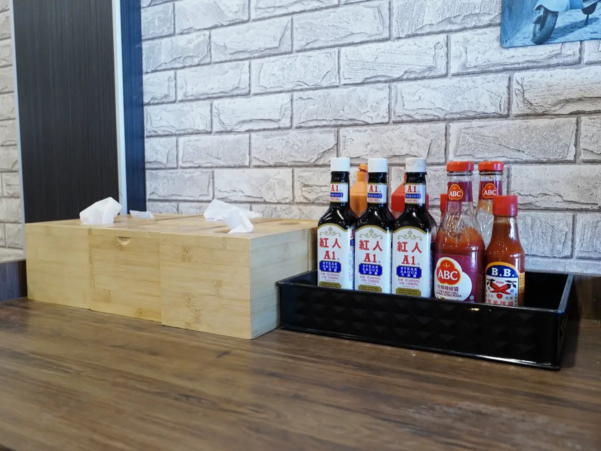 雙拼：里肌豬排＋炙燒魷魚排｜$270｜魔力牛牛排館-安中店