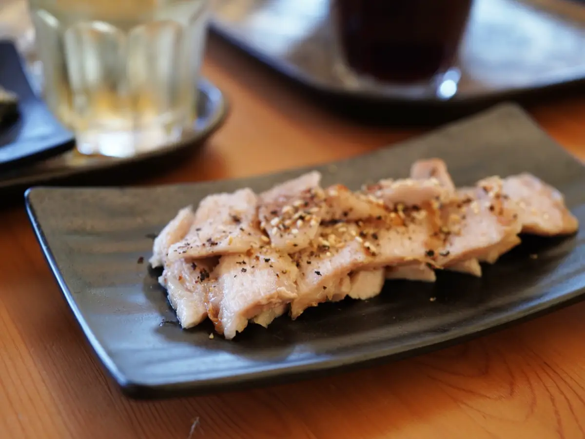 香煎鮭魚＋松阪豬＋剝皮辣椒水餃＋牛肉麵｜邢爺爺料理廚房