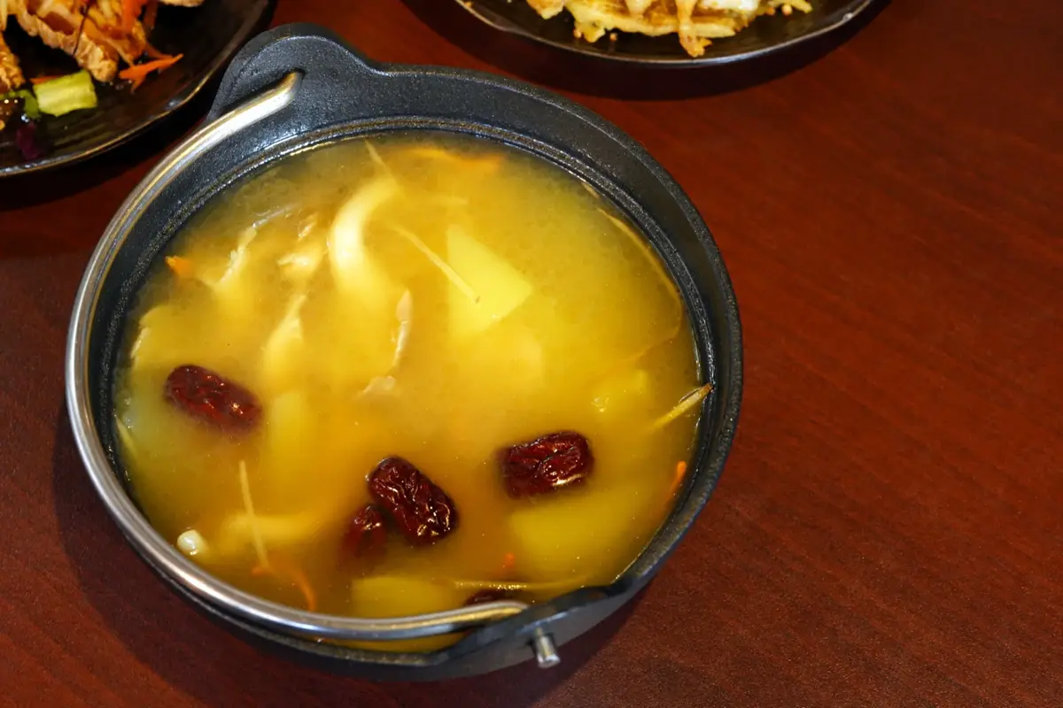 蟲草養生湯｜蔬上食異國料理
