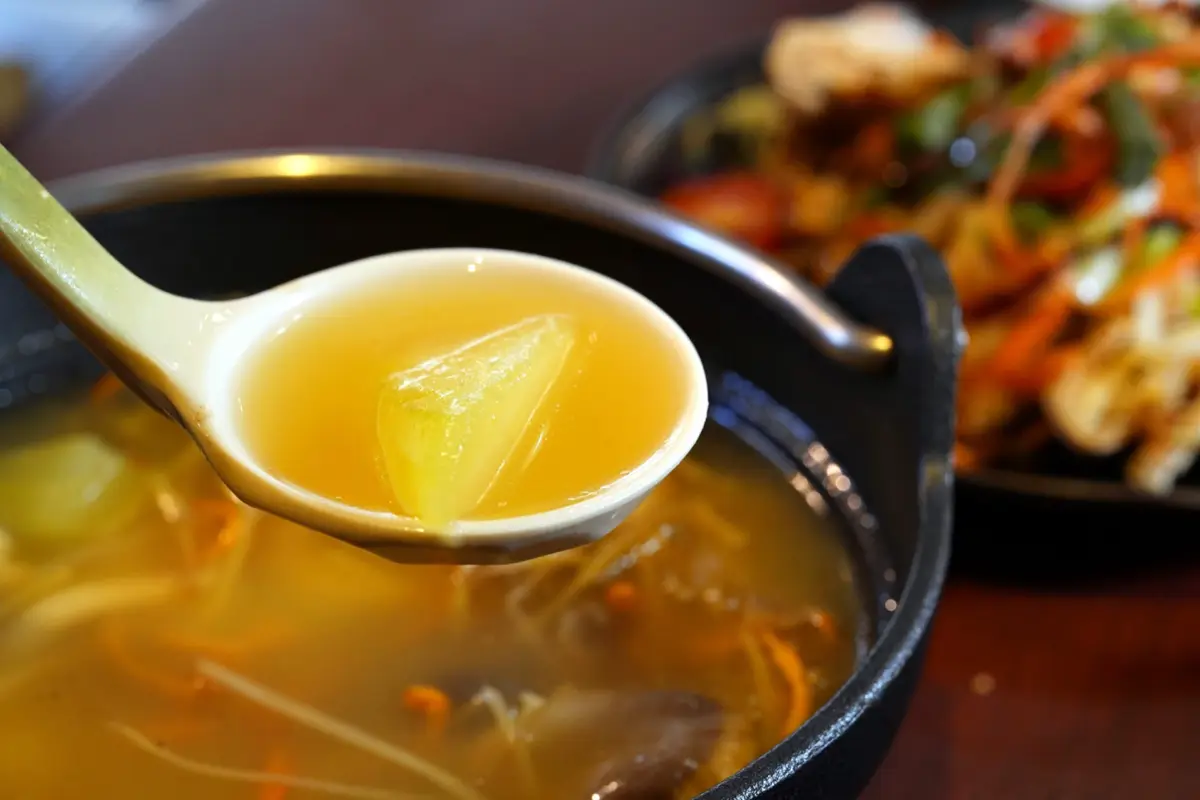 蟲草養生湯｜蔬上食異國料理