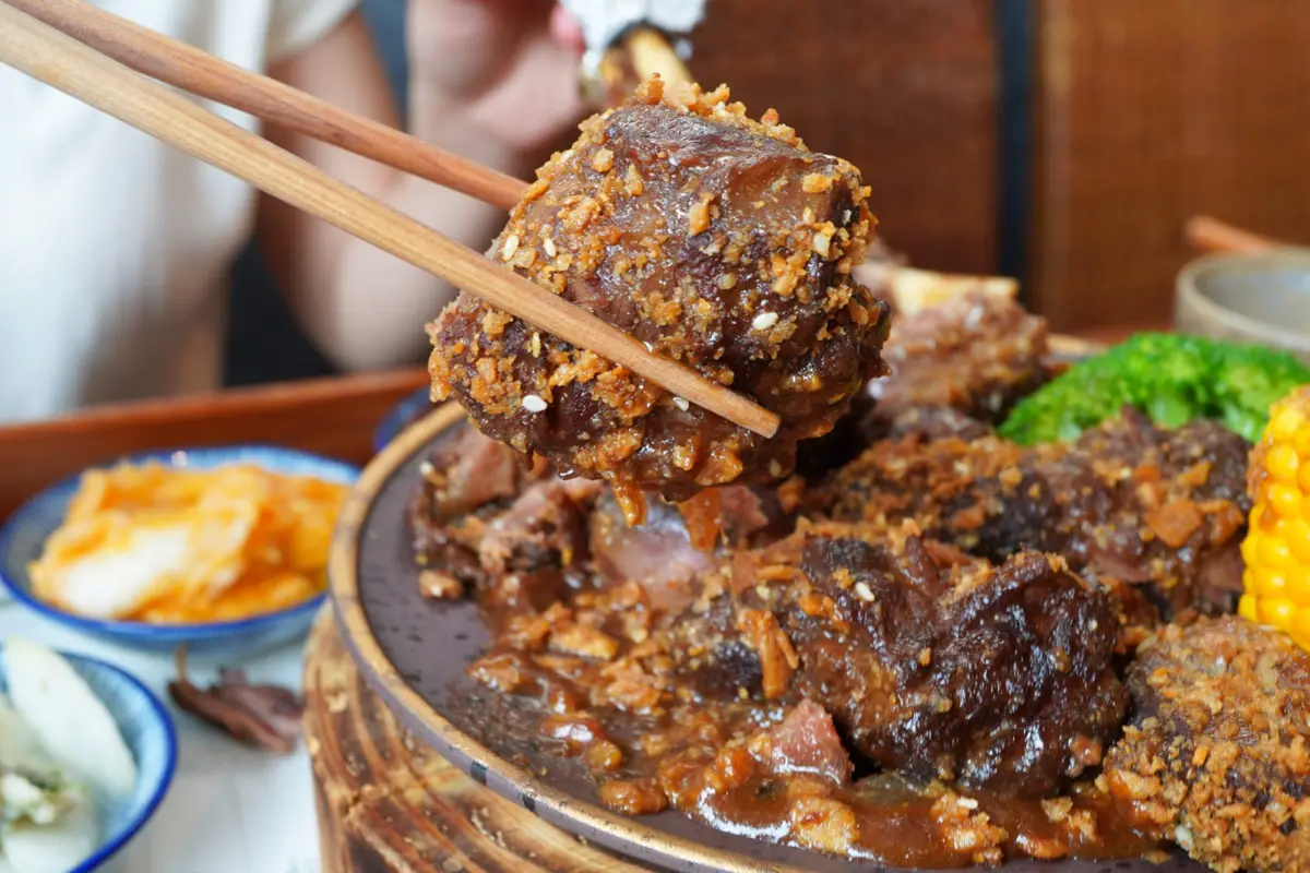 座位多、適合聚餐｜老胡記人文藝術餐廳