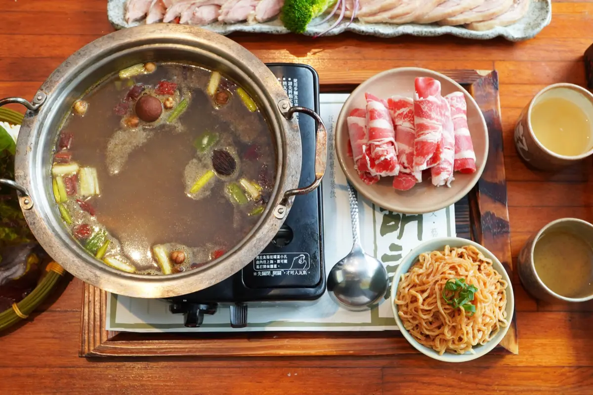 座位多、適合聚餐｜老胡記人文藝術餐廳