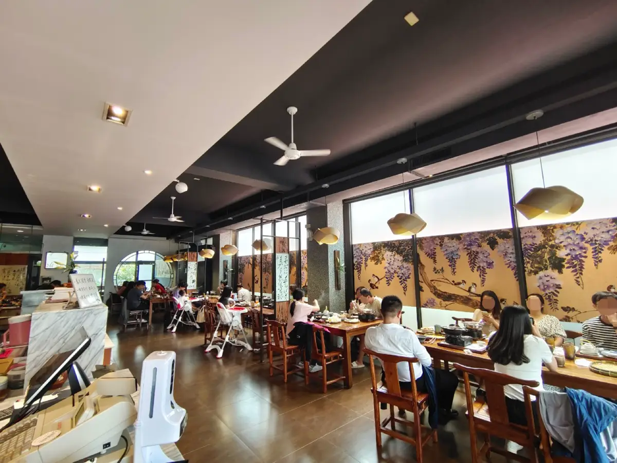 座位多、適合聚餐｜老胡記人文藝術餐廳
