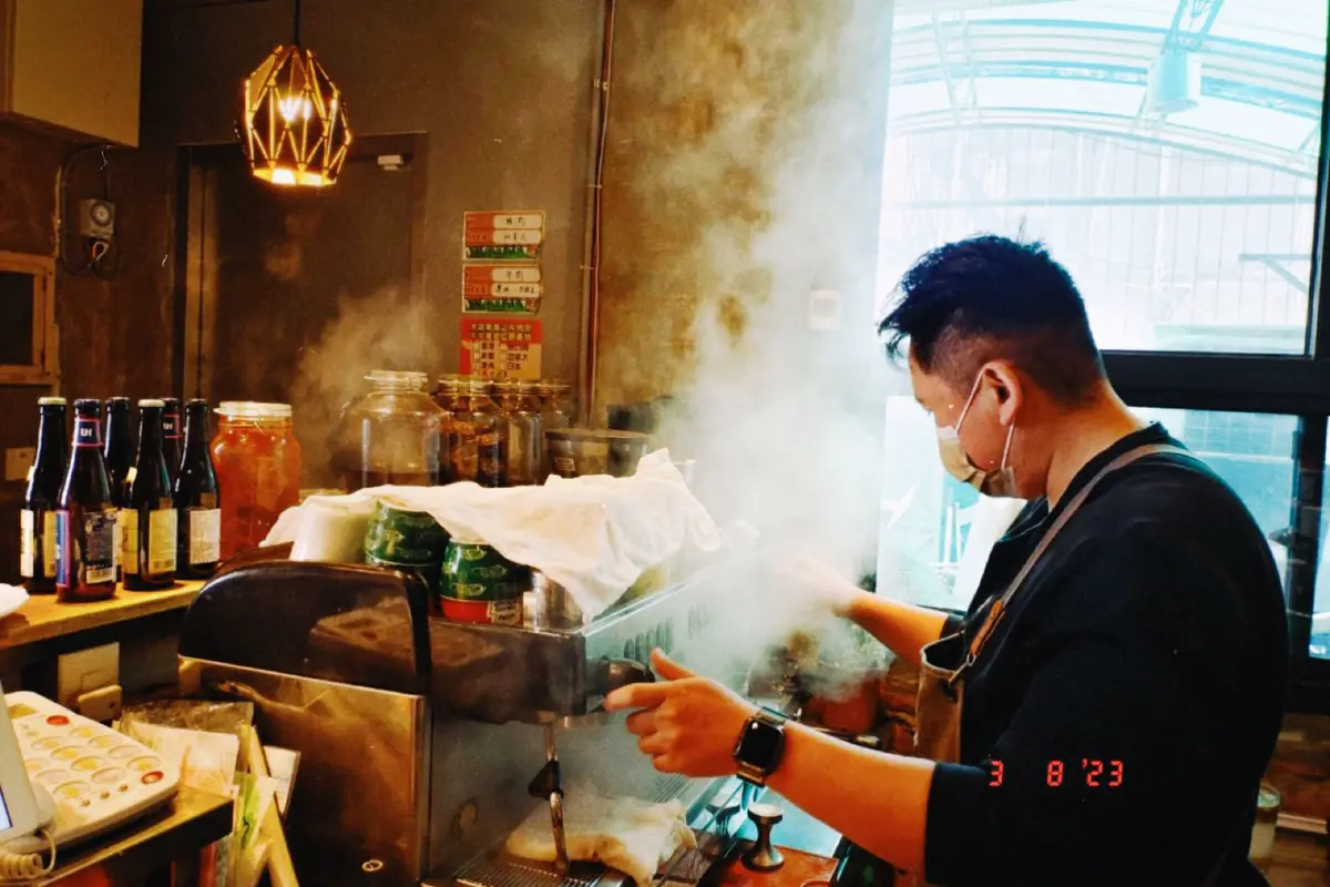 台南葵瑪咖啡CREMA CAFE 工業風老宅早午餐