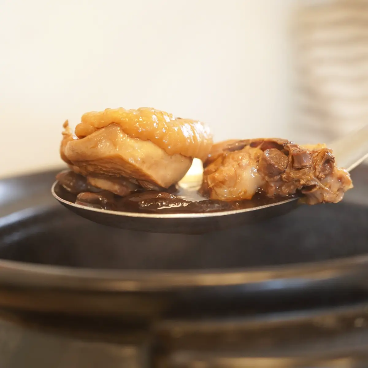 黑蒜土雞鍋｜香橙料理食坊