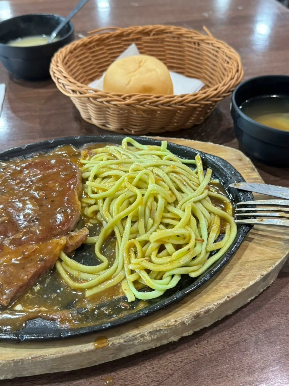 戰斧豬排｜魔力牛牛排館