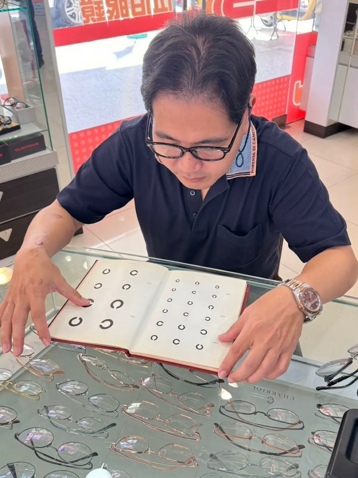 台南伍佰眼鏡臨安店 多焦變色眼鏡