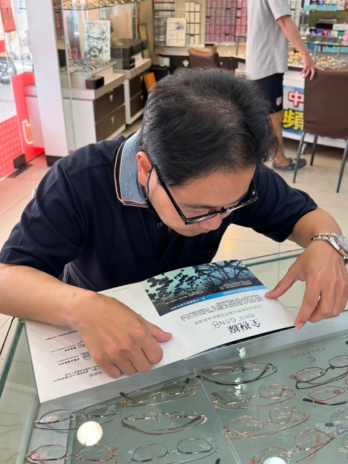 台南伍佰眼鏡臨安店 多焦變色眼鏡