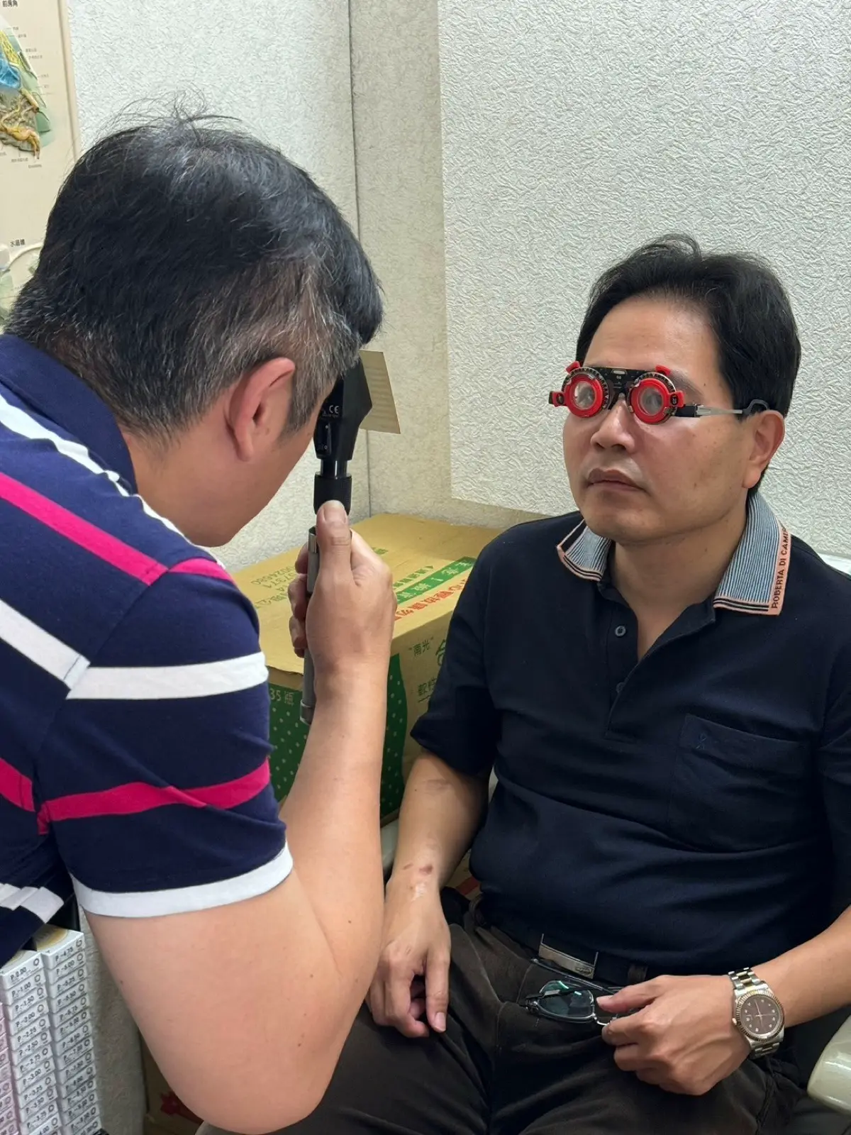 台南伍佰眼鏡臨安店 多焦變色眼鏡