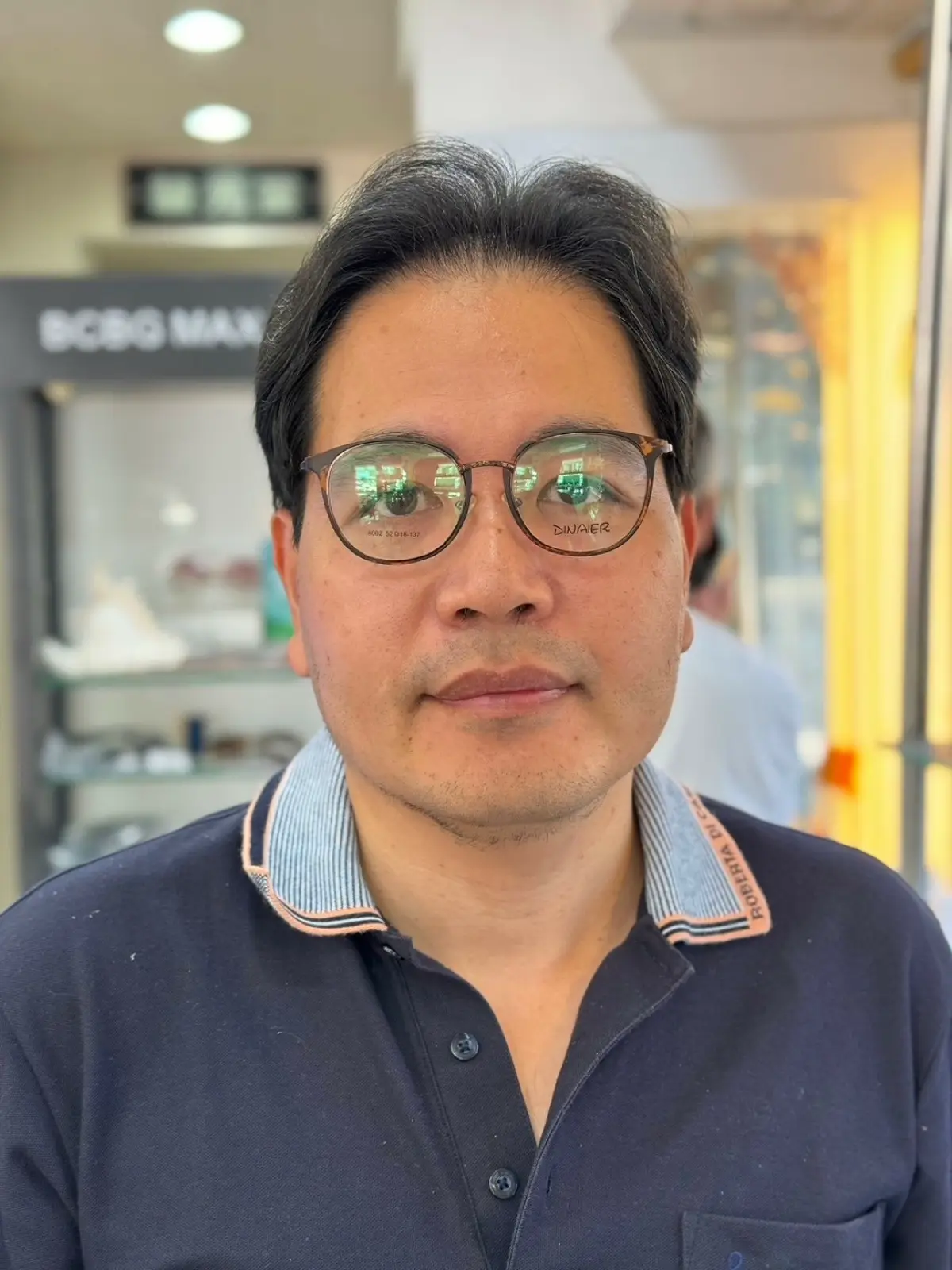 台南伍佰眼鏡臨安店 多焦變色眼鏡