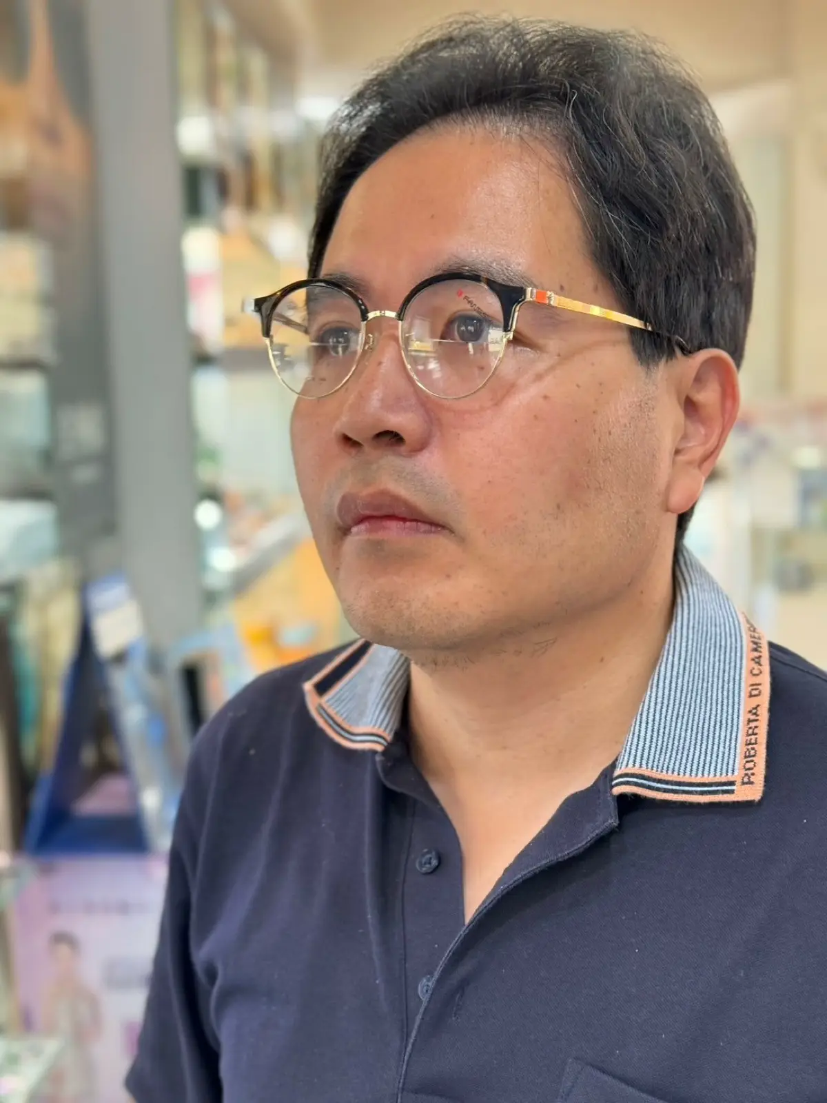 台南伍佰眼鏡臨安店 多焦變色眼鏡