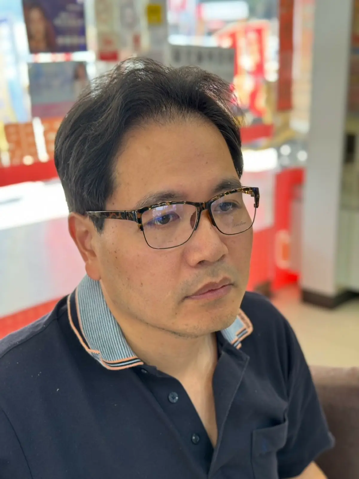 台南伍佰眼鏡臨安店 多焦變色眼鏡