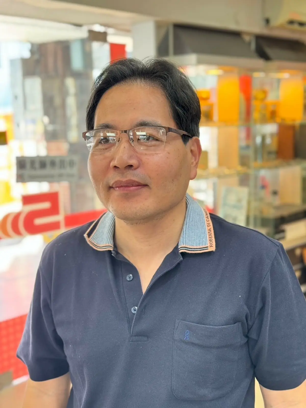 台南伍佰眼鏡臨安店 多焦變色眼鏡