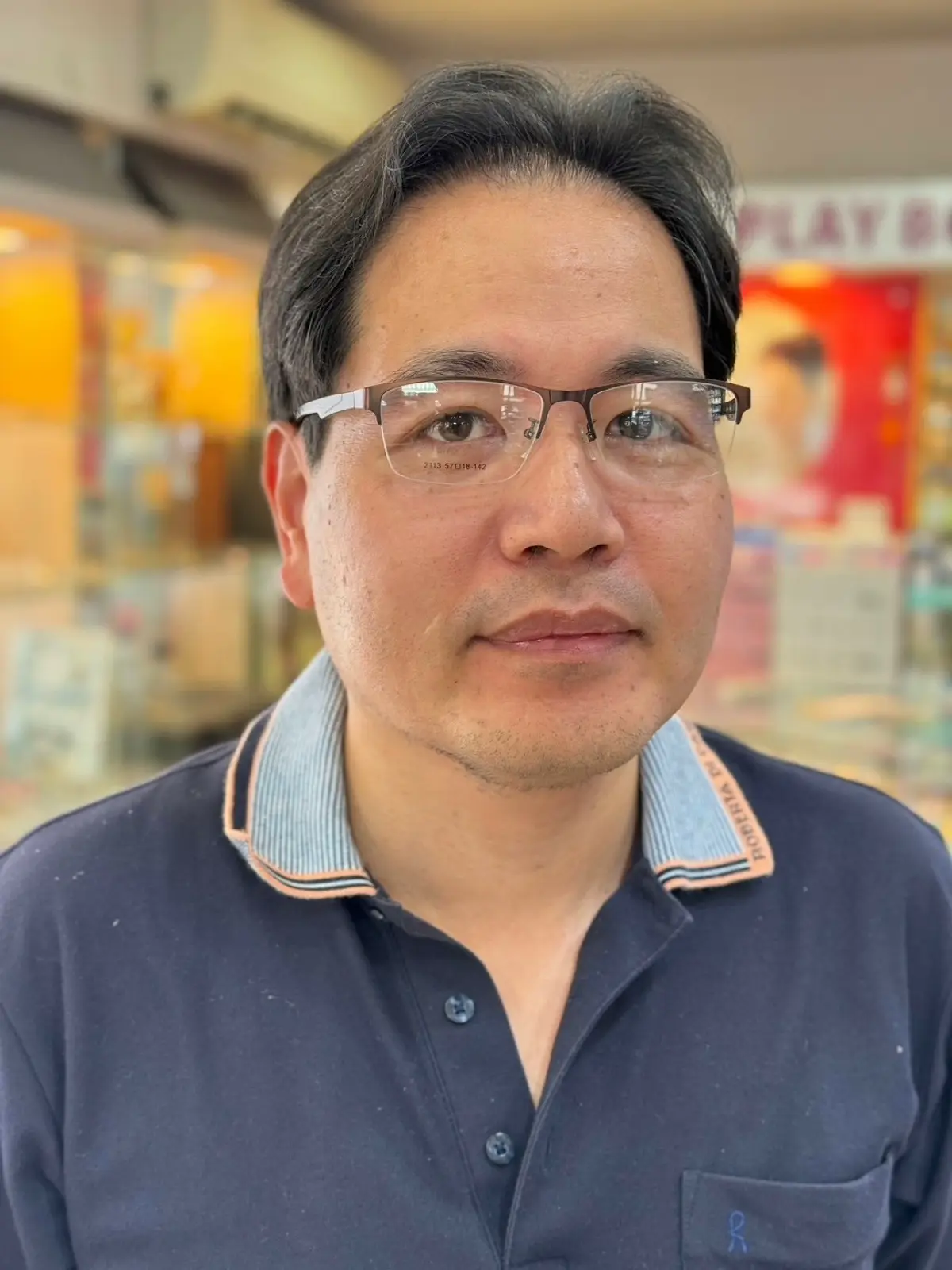 台南伍佰眼鏡臨安店 多焦變色眼鏡