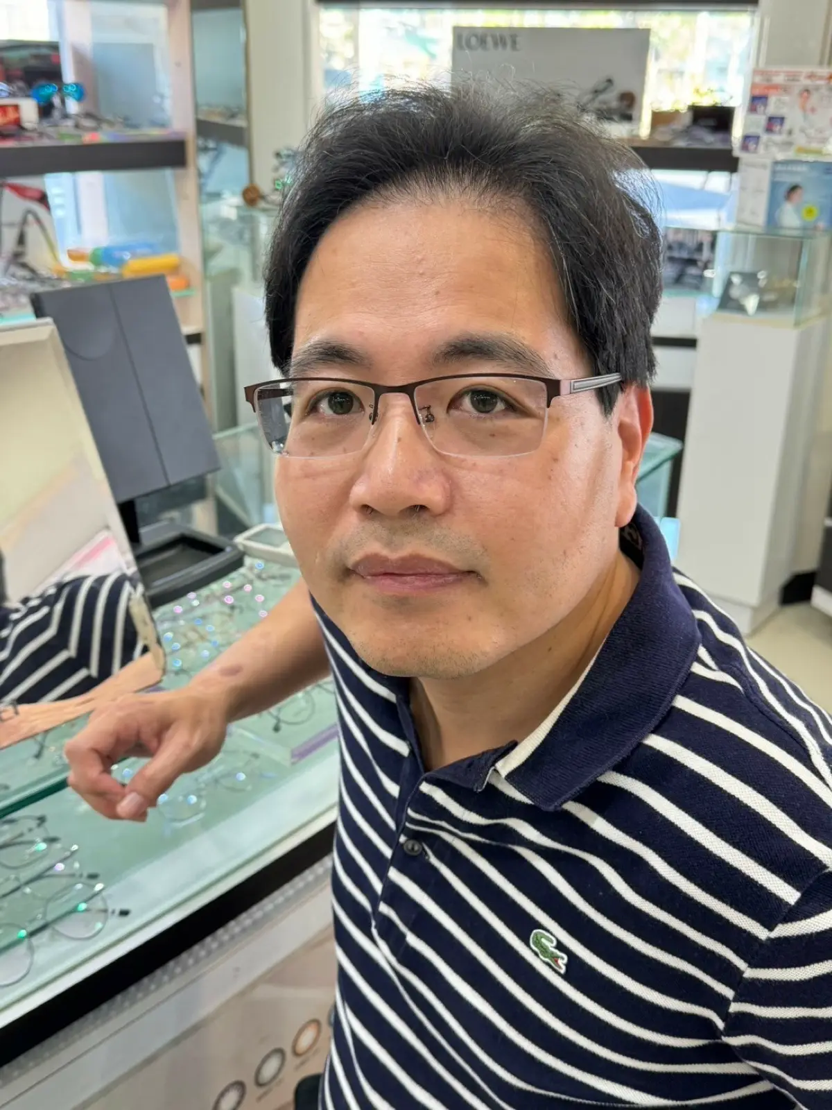 台南伍佰眼鏡臨安店 多焦變色眼鏡
