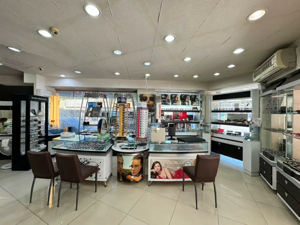 台南伍佰眼鏡臨安店 多焦變色眼鏡