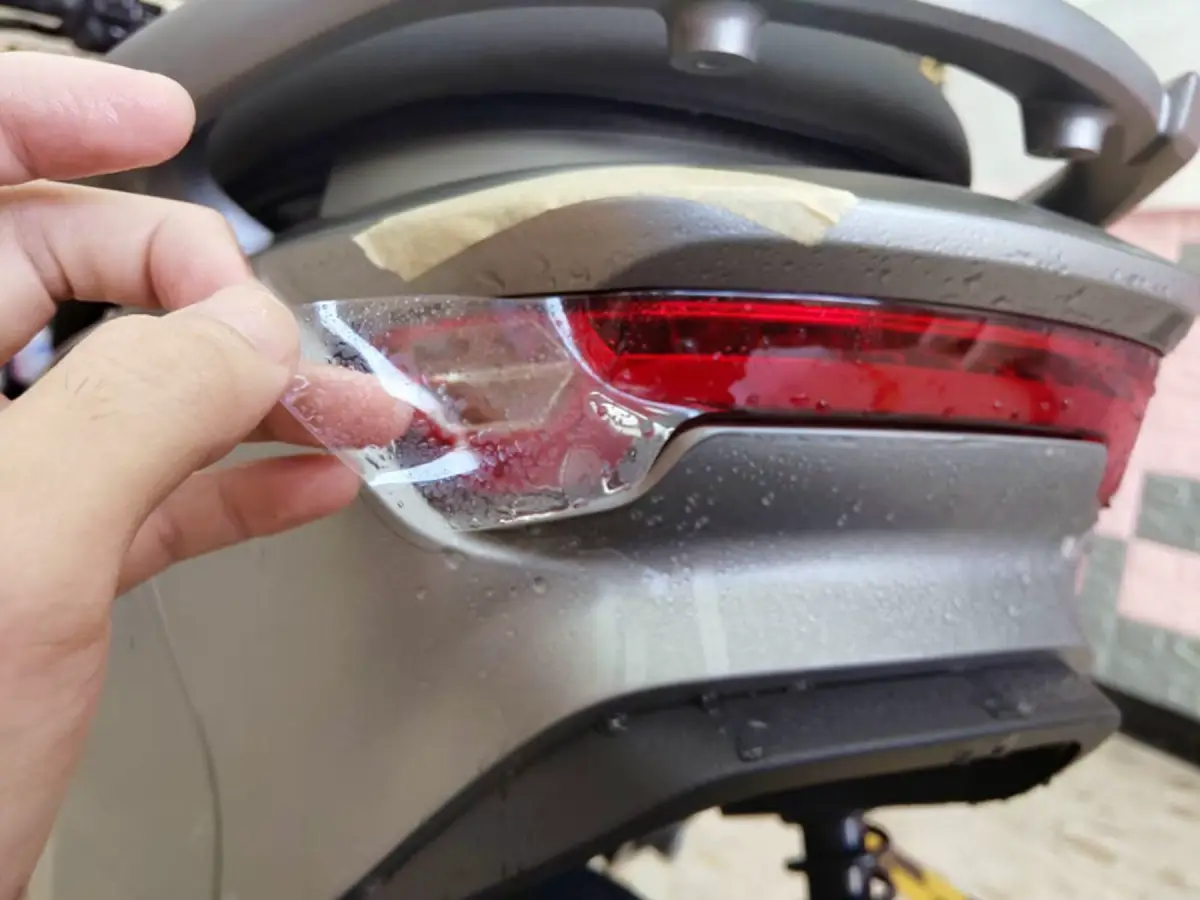 嘉義哈維車體包膜 機車消光犀牛皮