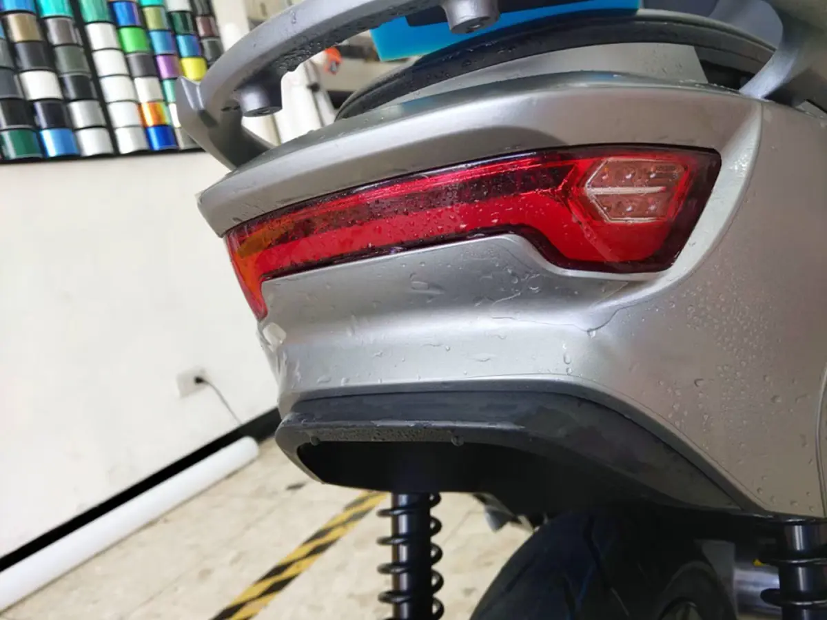 嘉義哈維車體包膜 機車消光犀牛皮