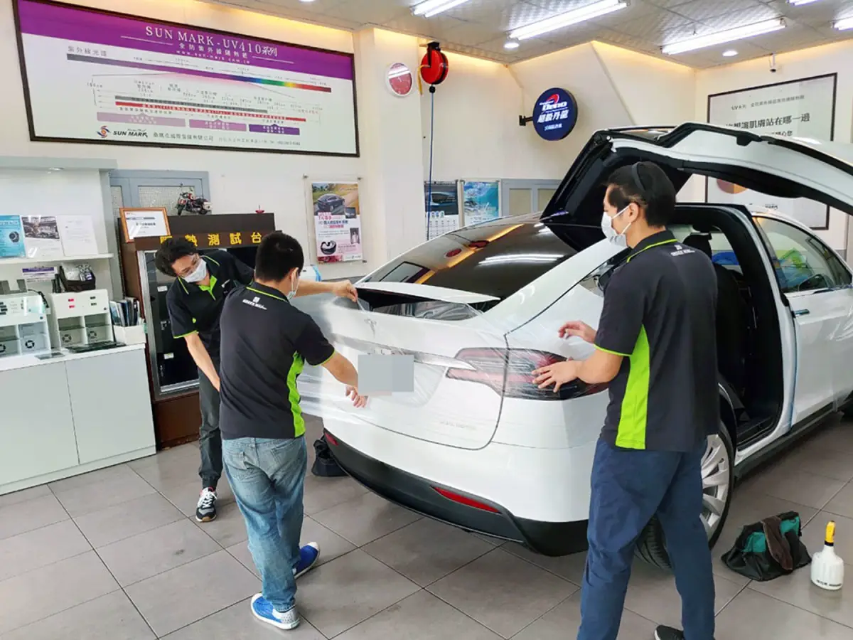 高雄嘉樂汽車隔熱紙 南亞冰酷特斯拉