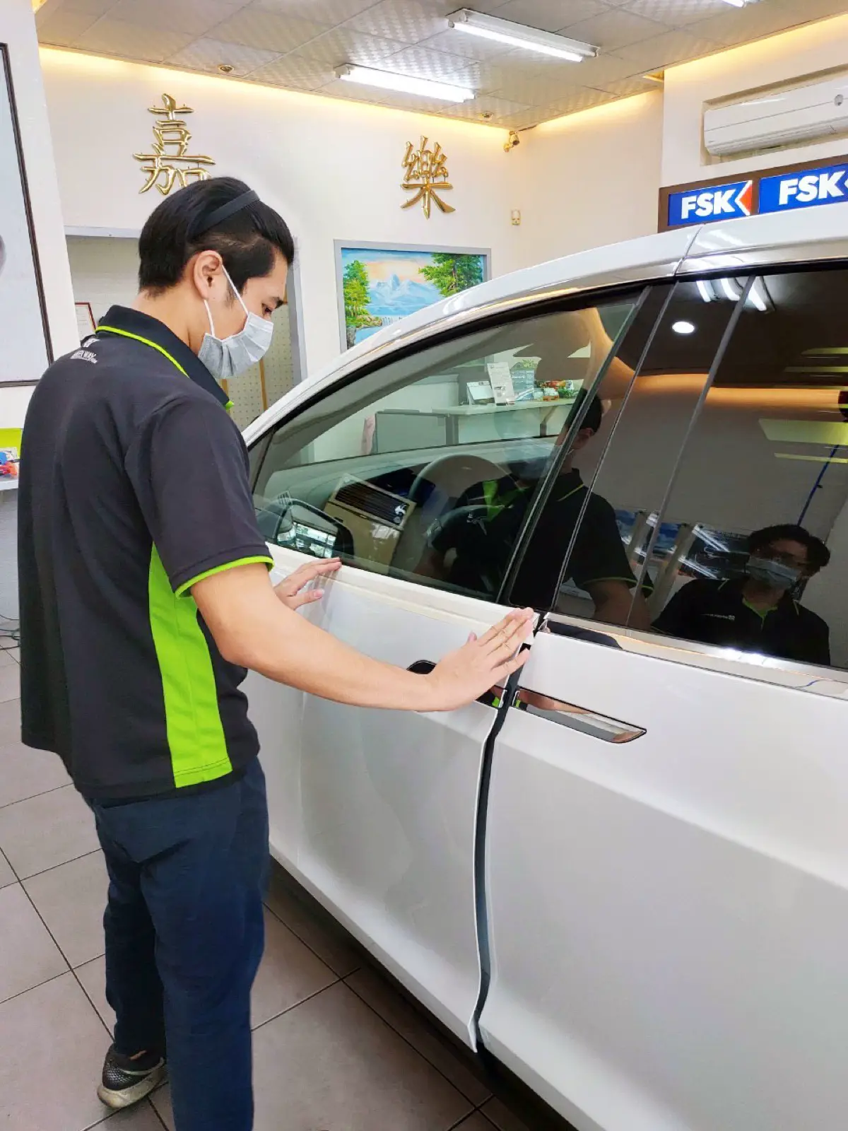高雄嘉樂汽車隔熱紙 南亞冰酷特斯拉