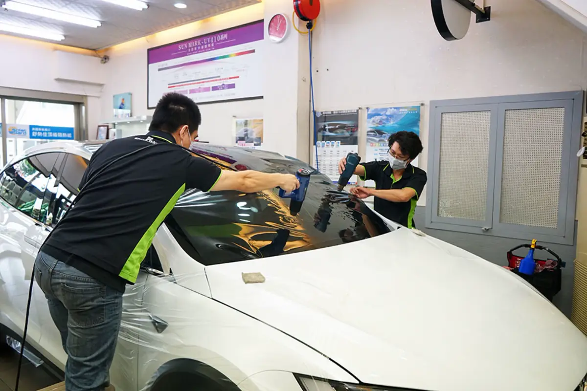 高雄嘉樂汽車隔熱紙 南亞冰酷特斯拉