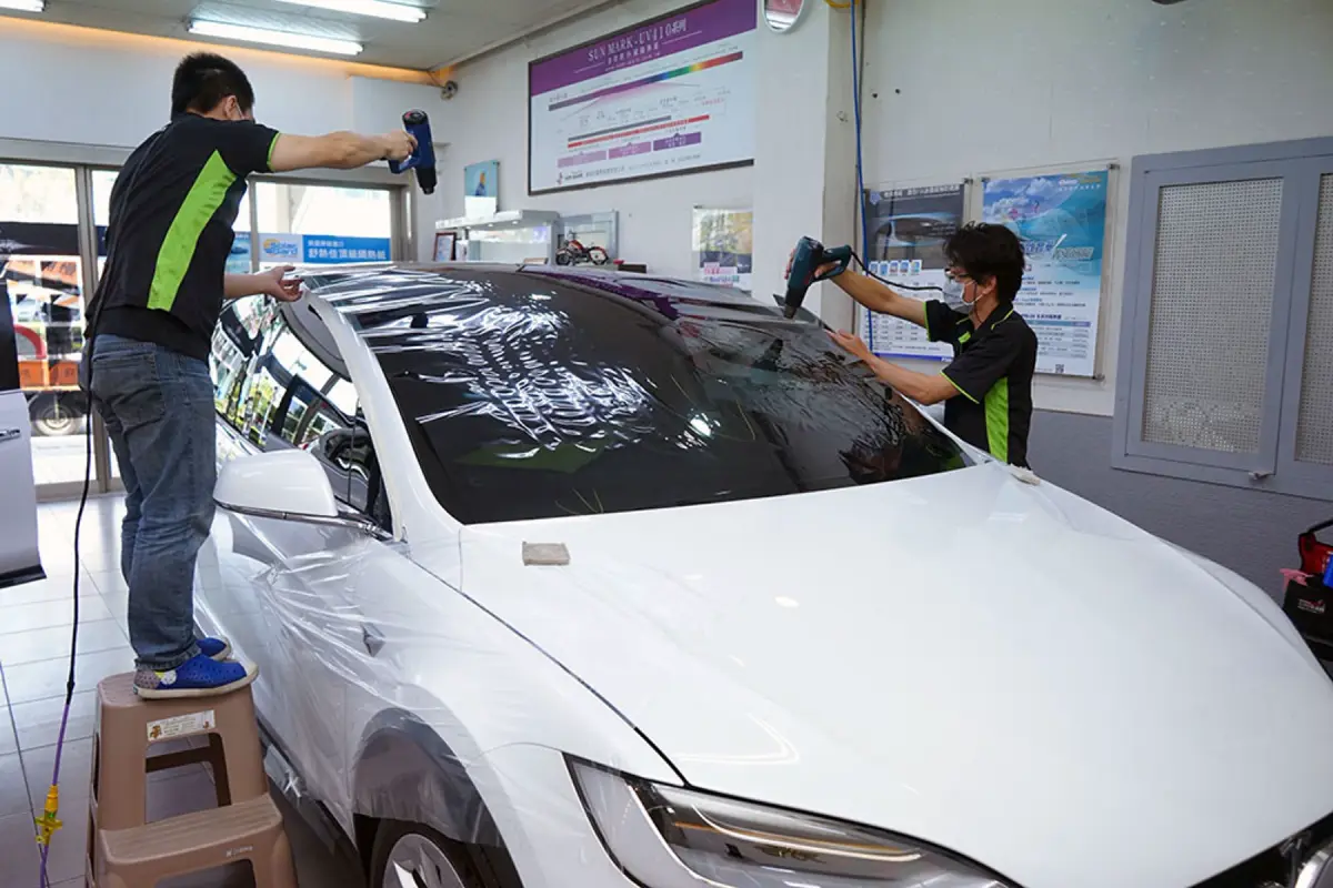 高雄嘉樂汽車隔熱紙 南亞冰酷特斯拉
