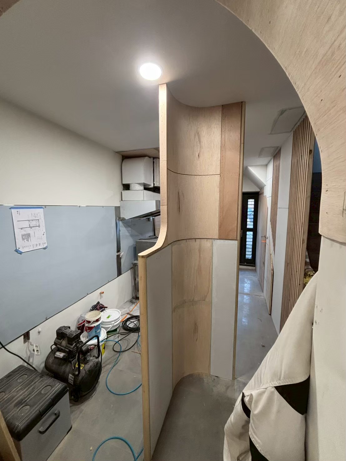 內場弧形木作屏風木胚施工