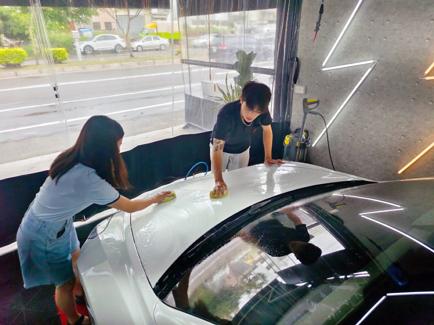 台南汽車包膜,Force弗爾仕車體包膜4.jpg 台南汽車包膜,Force弗爾仕車體包膜4.jpg
