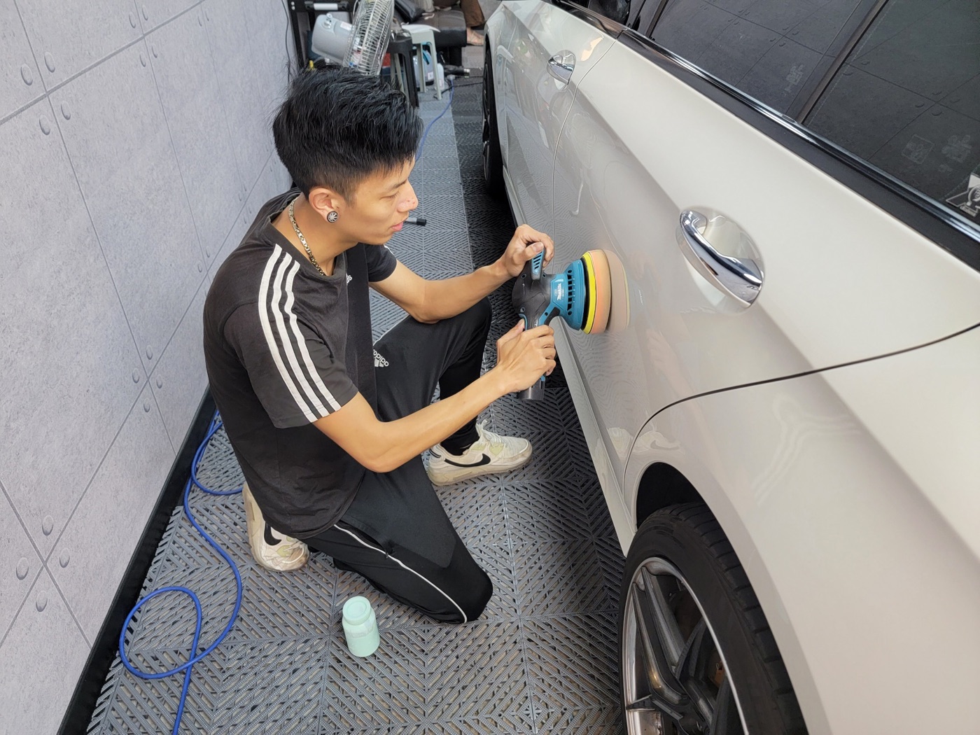 HY合業車體包膜,台南汽車包膜,台南改色貼膜包角收邊技巧好10.jpg