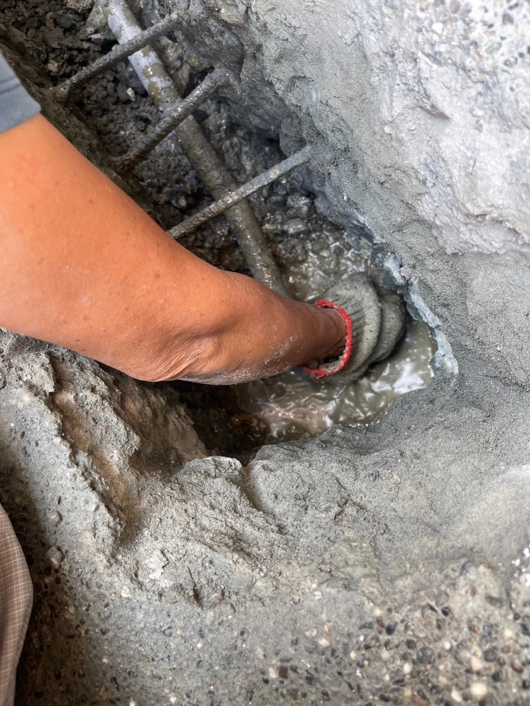 LINE_ALBUM_1屋外水表管路滲水_241118_2.jpg LINE_ALBUM_1屋外水表管路滲水_241118_2.jpg