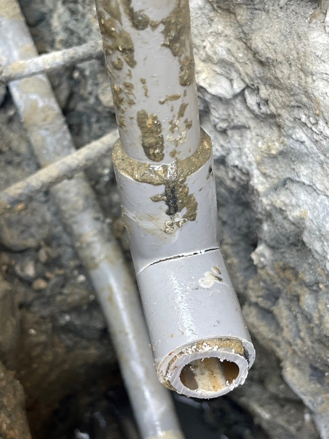 LINE_ALBUM_4漏水地方地面深度約1公尺_241118_3.jpg LINE_ALBUM_4漏水地方地面深度約1公尺_241118_3.jpg