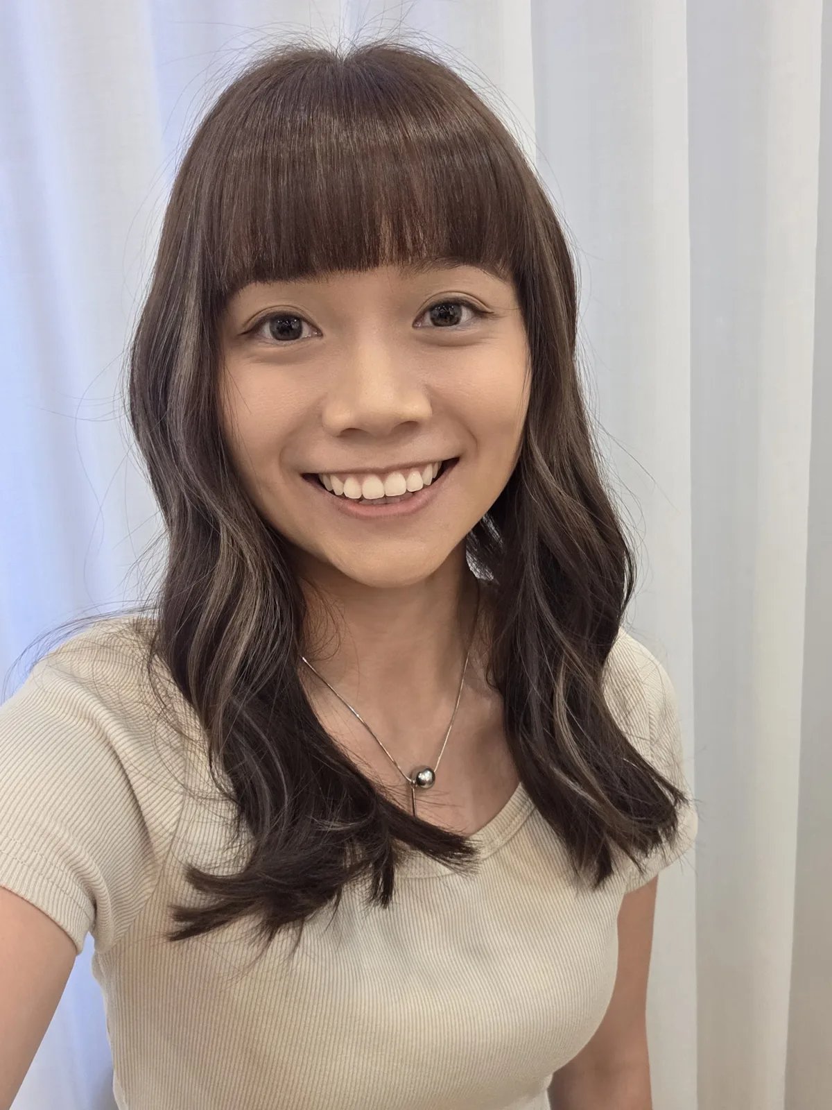 線條挑染完成後的正面自拍