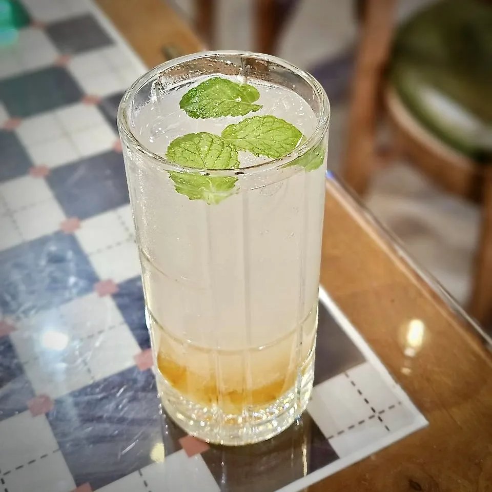 韓式柚香氣泡飲與薄荷葉